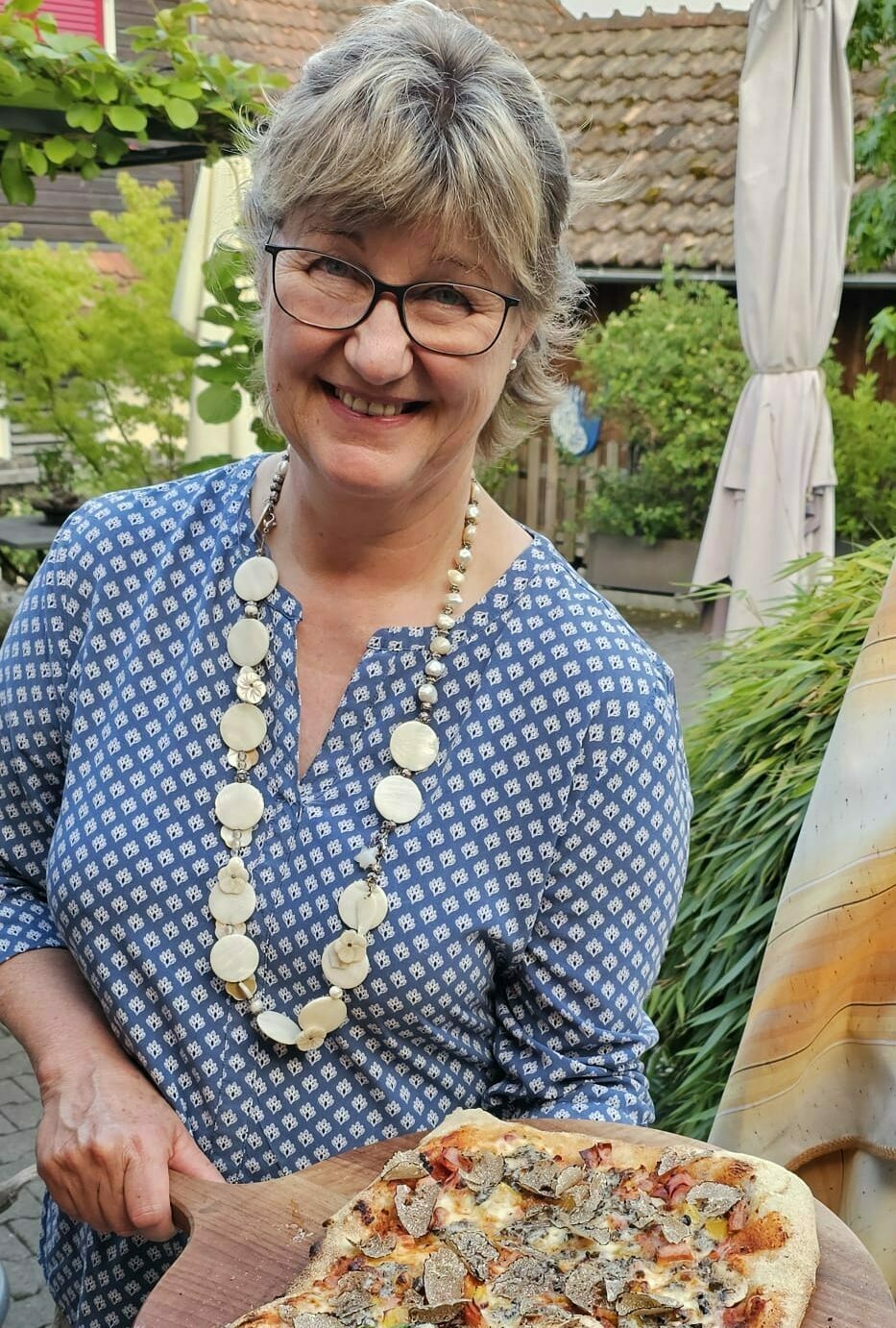 Ursula mit Trüffelpizza